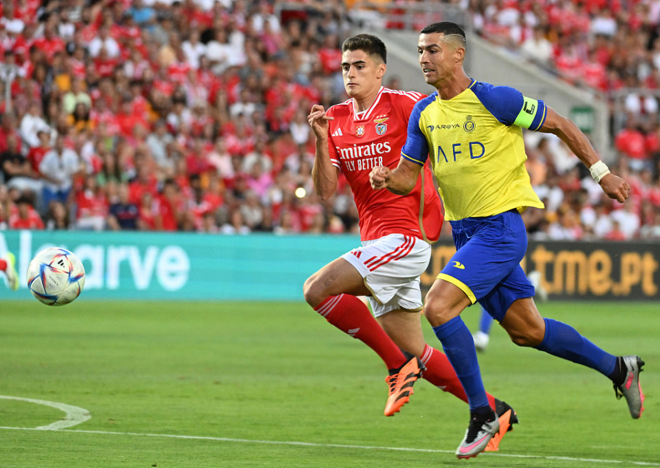 国际比赛日犹他爵士调整名单以备葡超；官宣签约环节打磨；引发热议；轮换策略成焦点的简单介绍