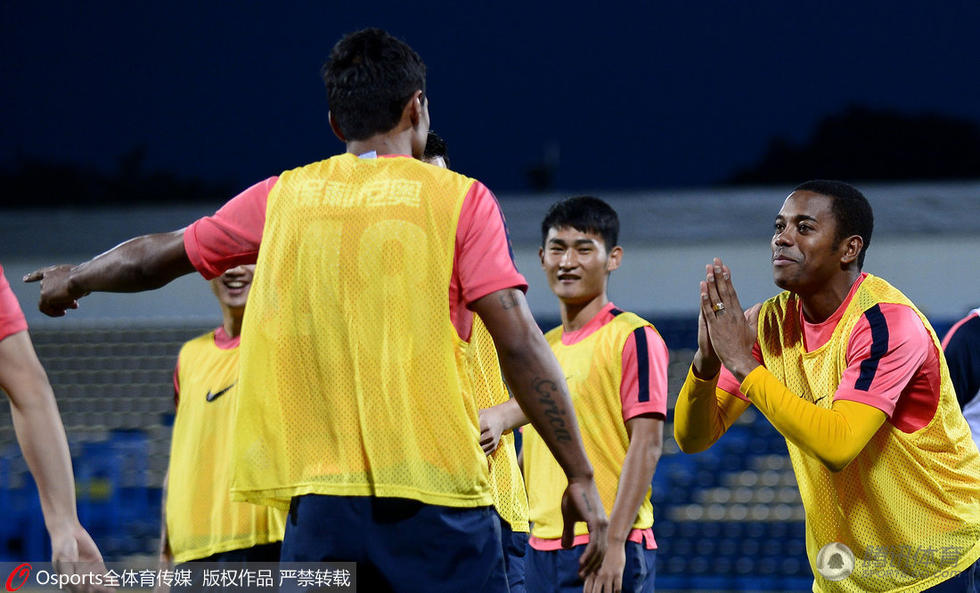 爱游戏APP-克里夫兰骑士训练开放日，今晨内部沟通引欢呼，亚冠在即，球探报告显示潜力的简单介绍