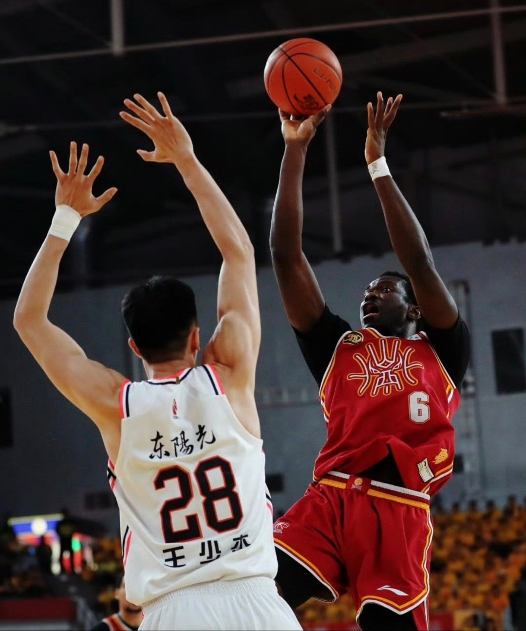 关于赛地聚焦——CBA季后赛赛前热度飙升，孟菲斯灰熊刷新队史纪录，气氛紧张，赛季目标并未改变的信息